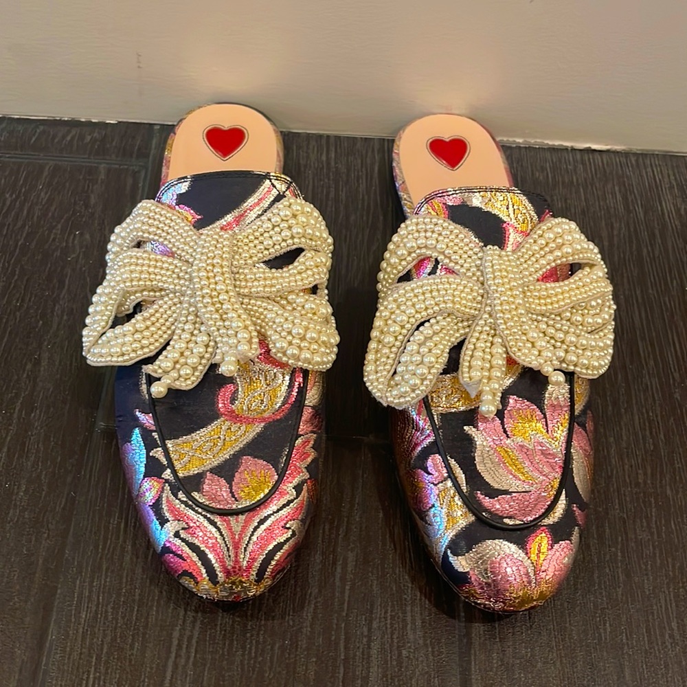 GUCCI Princetown Mule Slipper w/Pearl Bow Color: Black/Gold Size: EU 36.5 US 6.5